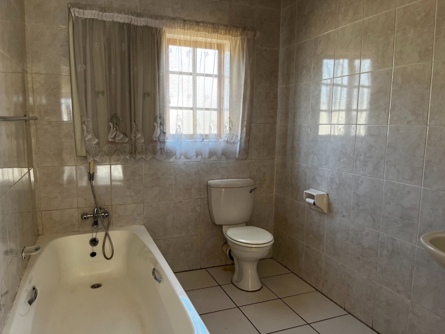 To Let 2 Bedroom Property for Rent in Melodie North West